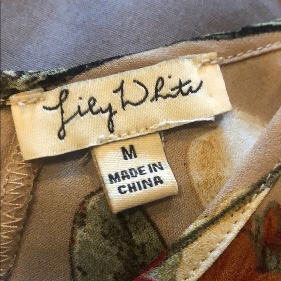 Lily White Floral pattern top. Size Medium. - Picture 2 of 3